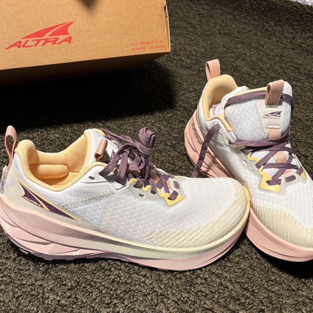 Altra Women's White and Purple Athletic Shoes